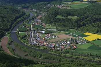 Markt Essing aus der Vogelperspektive oberhalb der Schellneckwand